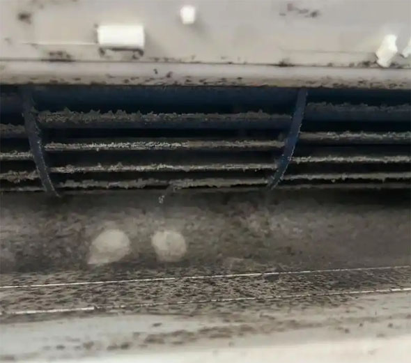 扎鲁特空调吹的风有股烧焦味是怎么回事